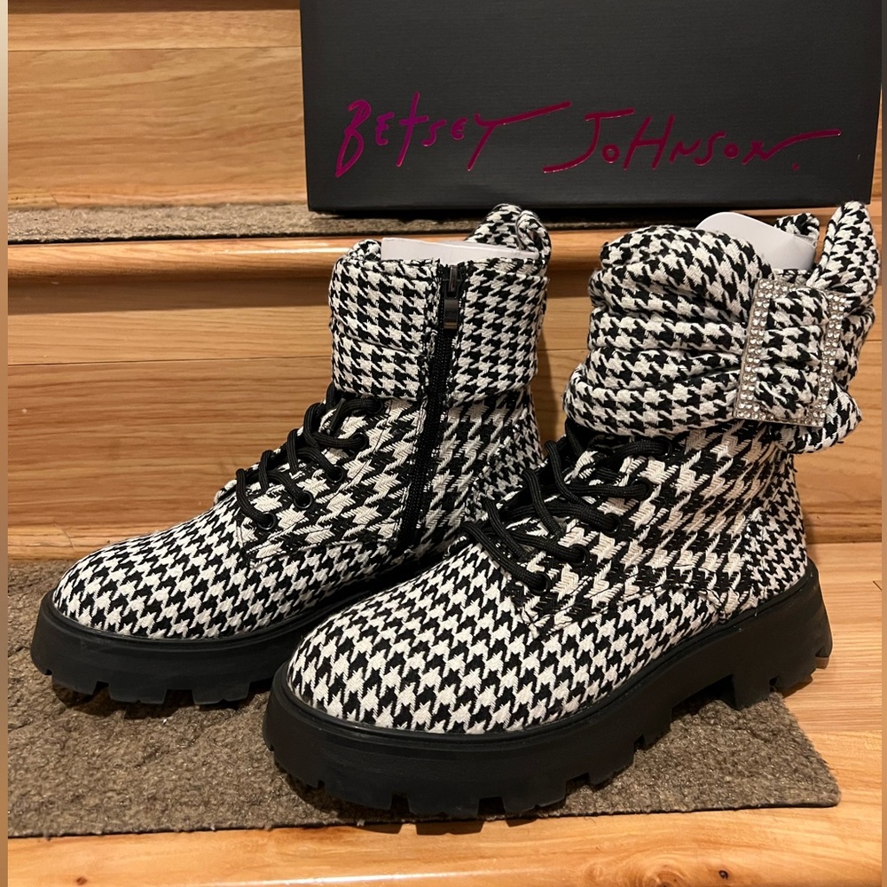 Betsey Johnson Dozer Houndstooth Boots